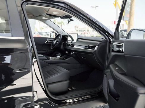 New 2026 Mitsubishi Outlander SE FWD image 11