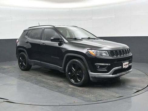 Used 2018 Jeep Compass Latitude FWD image 1
