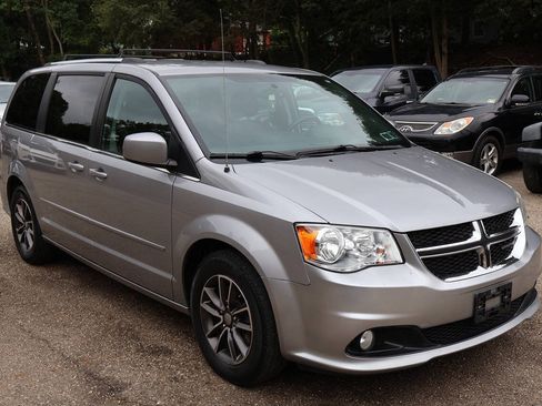 Used 2017 Dodge Grand Caravan SXT FWD image 1