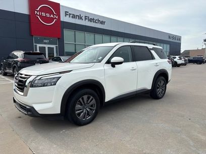 Used 2025 Nissan Pathfinder SV