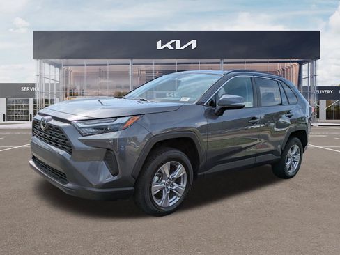 Used 2022 Toyota RAV4 XLE w/ Convenience Package FWD image 6
