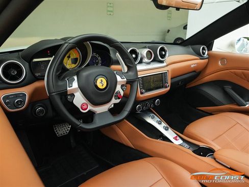 Used 2017 Ferrari California T RWD image 2