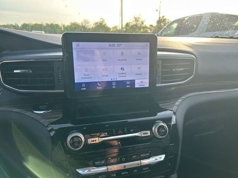 Used 2023 Ford Explorer Limited image 9