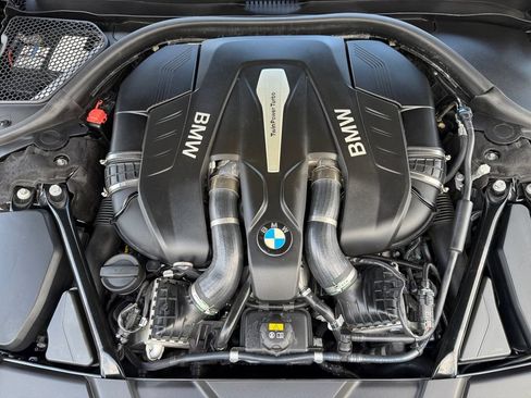 Used 2018 BMW 750i xDrive AWD/4WD image 35