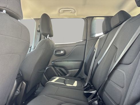 Used 2022 Jeep Renegade Latitude image 16