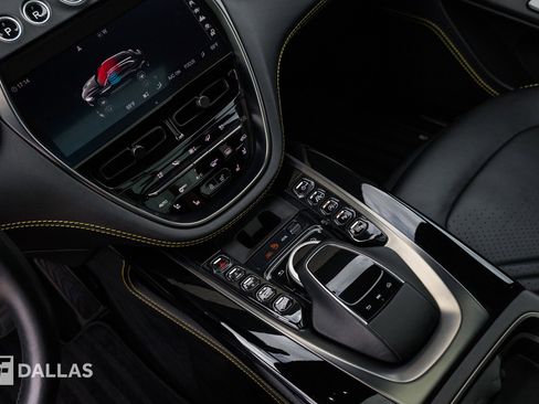 Used 2022 Aston Martin DBX image 29
