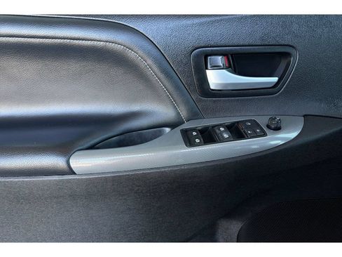 Used 2017 Toyota Sienna SE w/ SE Preferred Package FWD image 11