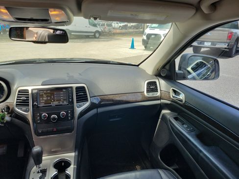 Used 2013 Jeep Grand Cherokee Laredo RWD image 9