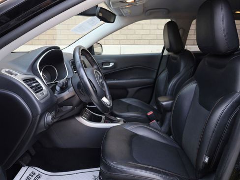 Used 2019 Jeep Compass Latitude FWD image 17