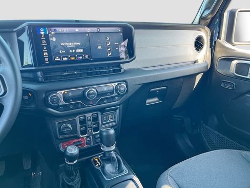 Used 2025 Jeep Wrangler Willys image 21