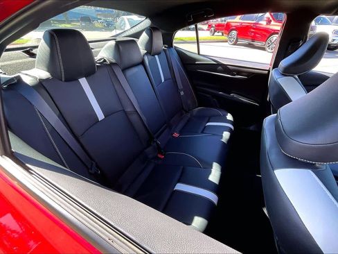 Used 2025 Toyota Camry SE image 19