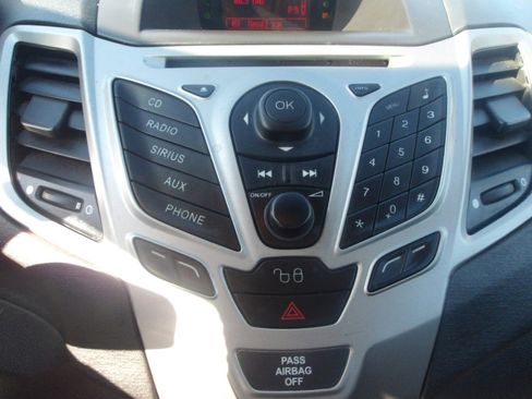 Used 2011 Ford Fiesta SES image 22