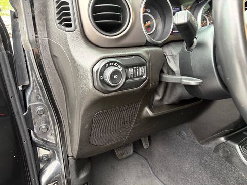 Used 2020 Jeep Wrangler Unlimited Sport S AWD/4WD image 23