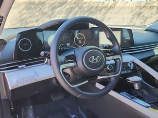 Used 2023 Hyundai Elantra Limited video 2