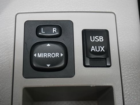 Used 2012 Toyota RAV4 FWD w/ Upgrade Value Pkg image 17