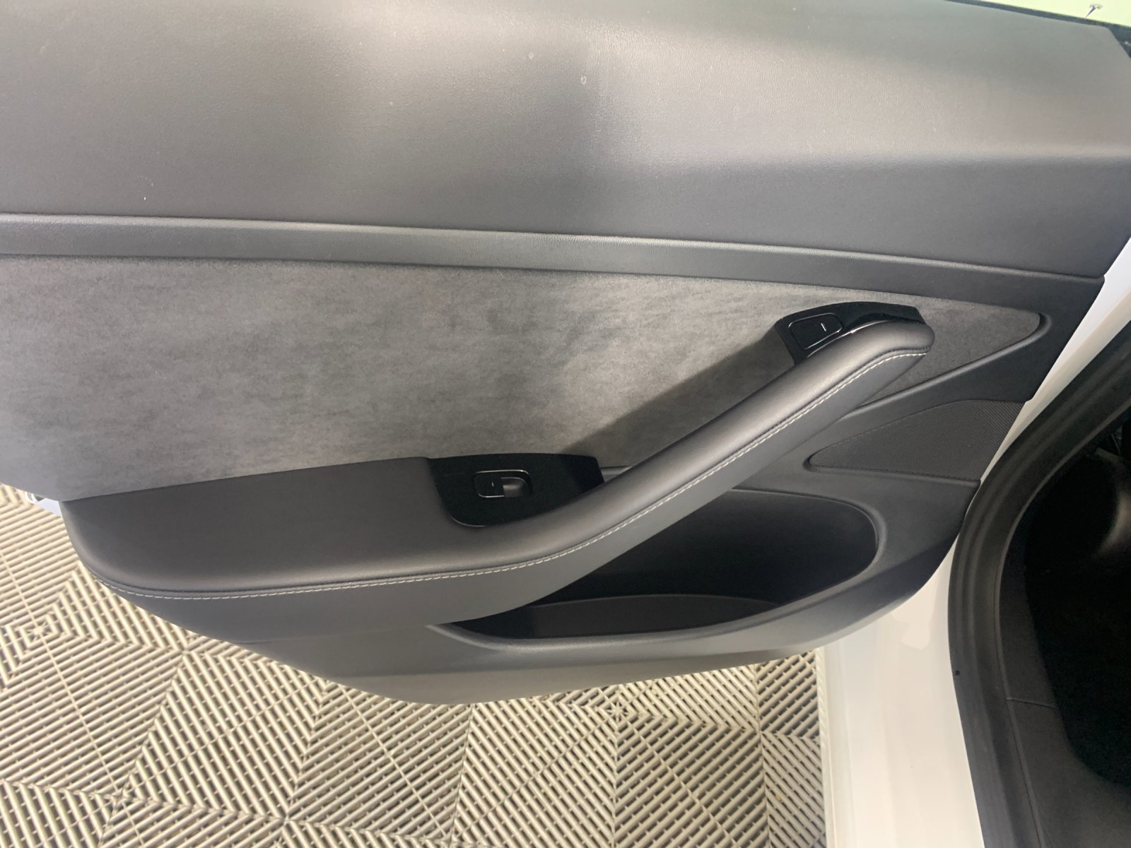 Used 2020 Tesla Model 3 Standard Range RWD image 27