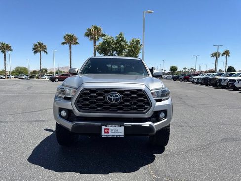 Certified 2020 Toyota Tacoma TRD Off-Road w/ Technology Package AWD/4WD image 3