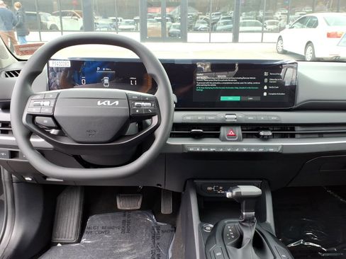 New 2026 Kia K4 LXS FWD image 8