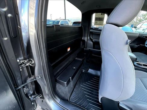 Used 2021 Toyota Tacoma SR AWD/4WD image 18