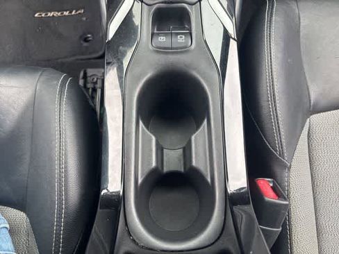 Used 2019 Toyota Corolla XSE FWD image 17