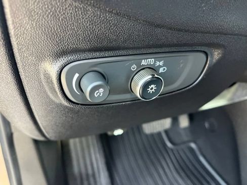 Used 2019 Chevrolet Equinox LS w/ LS Convenience Package FWD image 15