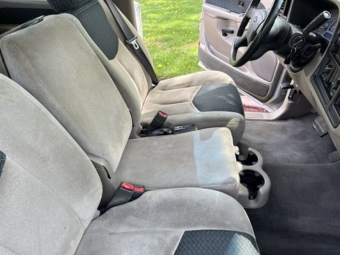 Used 2004 Chevrolet Avalanche 2WD image 29