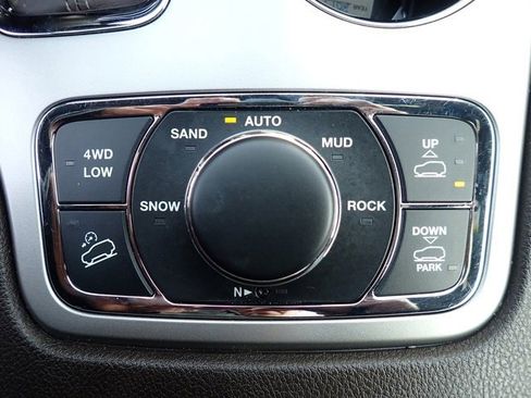 Used 2019 Jeep Grand Cherokee Overland image 25