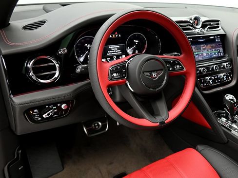 Used 2022 Bentley Bentayga AWD/4WD image 22