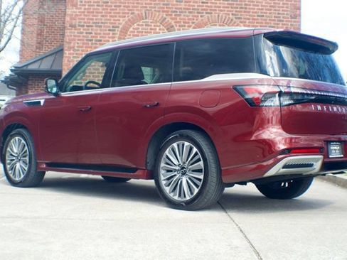 Used 2025 INFINITI QX80 Sensory AWD/4WD image 7