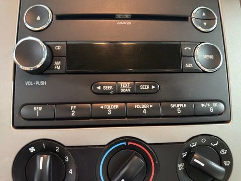 Used 2010 Ford Expedition XLT AWD/4WD image 4
