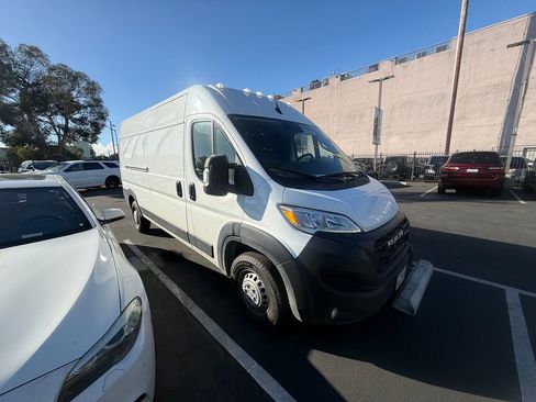 Used 2025 RAM ProMaster 2500 w/ Convenience Group image 3