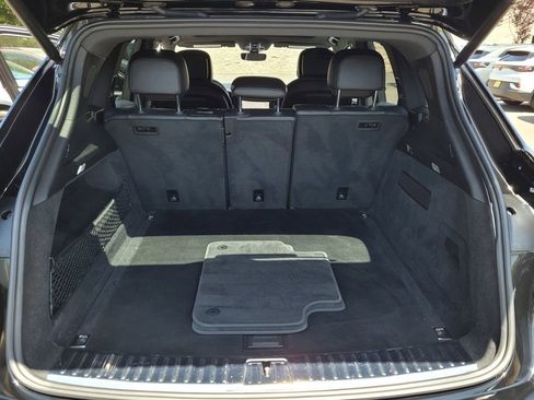 Used 2022 Porsche Cayenne w/ Premium Package image 26