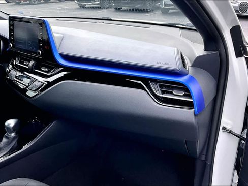 Used 2020 Toyota C-HR XLE image 18