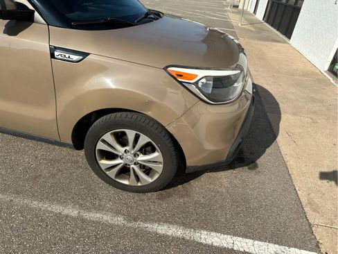 Used 2015 Kia Soul + image 4