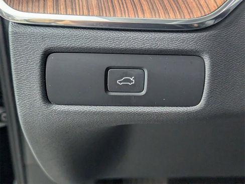 Used 2024 Volvo XC60 B5 Plus image 13