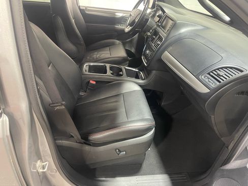 Used 2017 Dodge Grand Caravan GT image 12