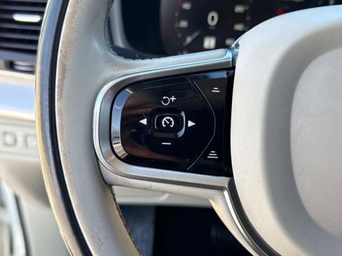 Used 2017 Volvo XC90 T6 Momentum w/ Vision Package image 28