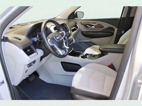 Used 2020 GMC Terrain SLE w/ Driver Convenience Package image 10