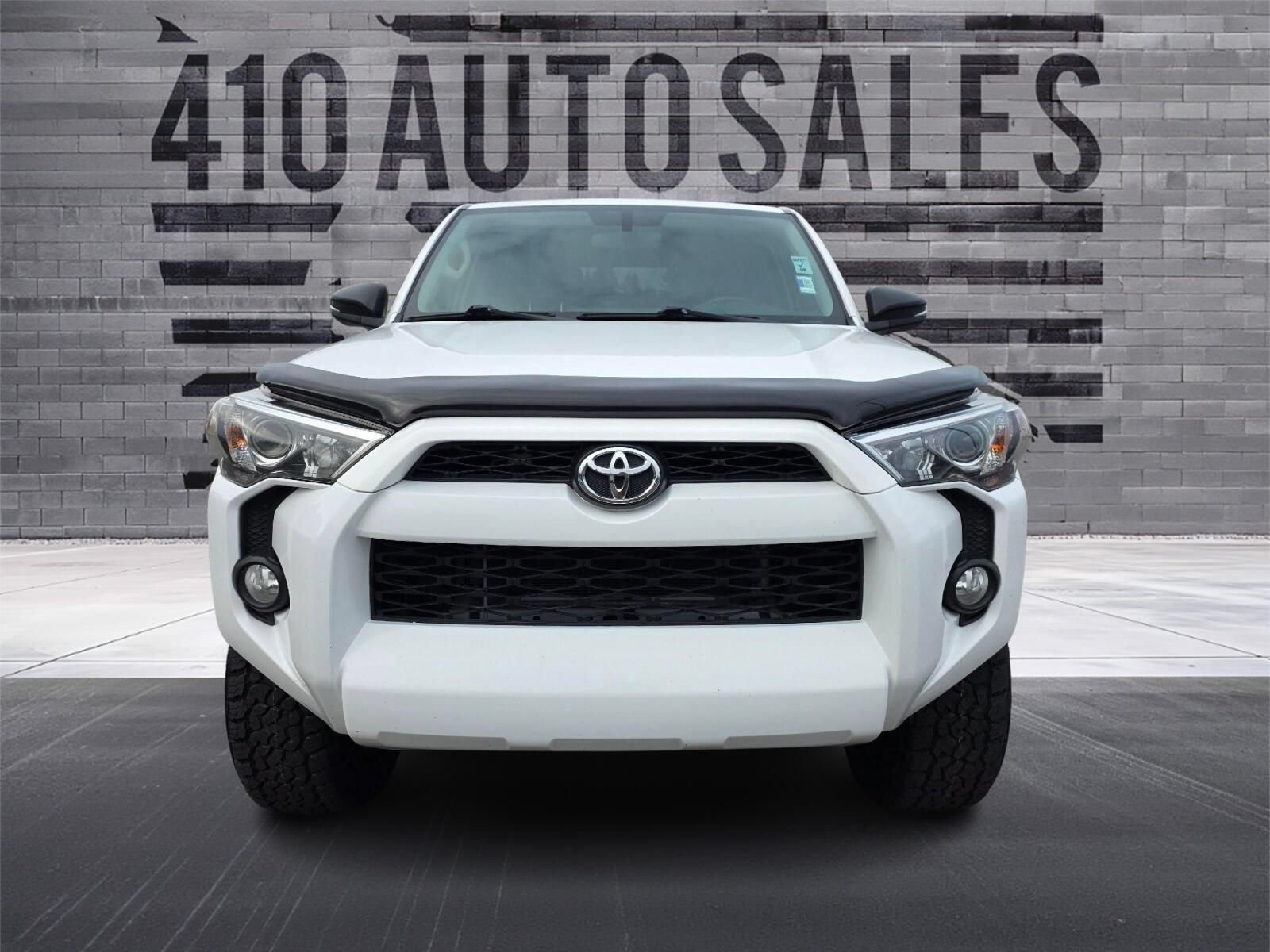 Used 2018 Toyota 4Runner SR5 AWD/4WD image 5