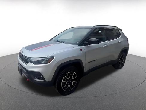 Used 2025 Jeep Compass Trailhawk AWD/4WD image 11