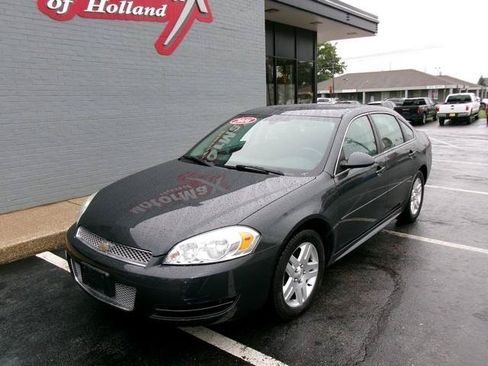 Used 2016 Chevrolet Impala LT FWD image 2