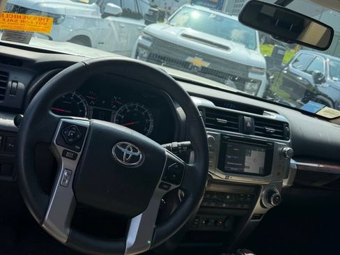 Used 2017 Toyota 4Runner Limited AWD/4WD image 19