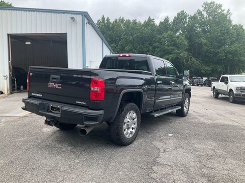 Used 2018 GMC Sierra 2500 Denali w/ Duramax Plus Package AWD/4WD image 5