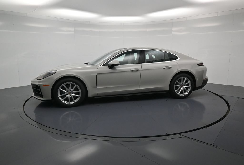Used 2026 Porsche Panamera image 2