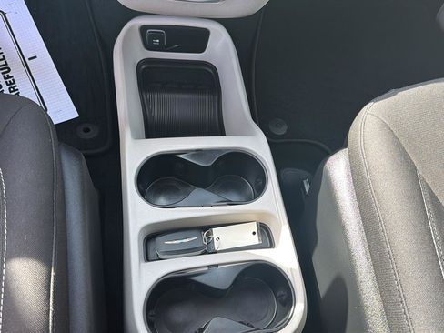 Used 2023 Chrysler Voyager LX image 20