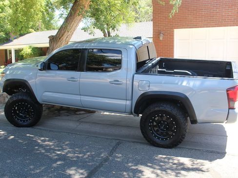 Used 2019 Toyota Tacoma TRD Off-Road AWD/4WD image 44