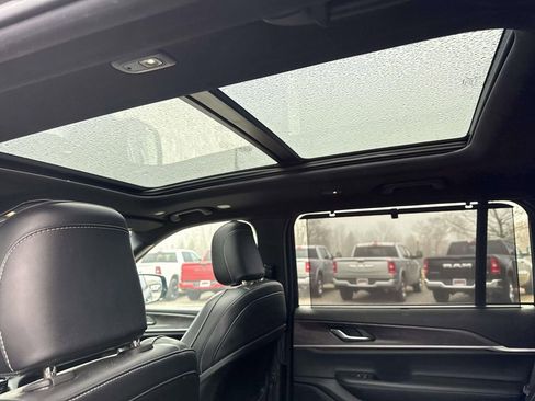 Used 2024 Jeep Grand Cherokee L Limited w/ Luxury Tech Group II image 14