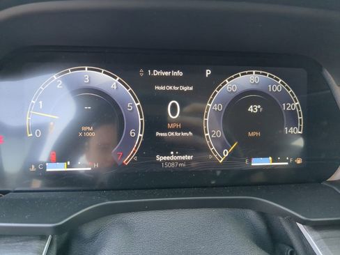 Used 2023 Jeep Grand Cherokee Limited w/ Luxury Tech Group II image 16