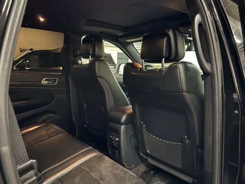 Used 2017 Jeep Grand Cherokee Altitude image 24