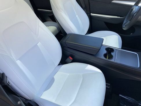 Used 2024 Tesla Model Y Long Range AWD/4WD image 11